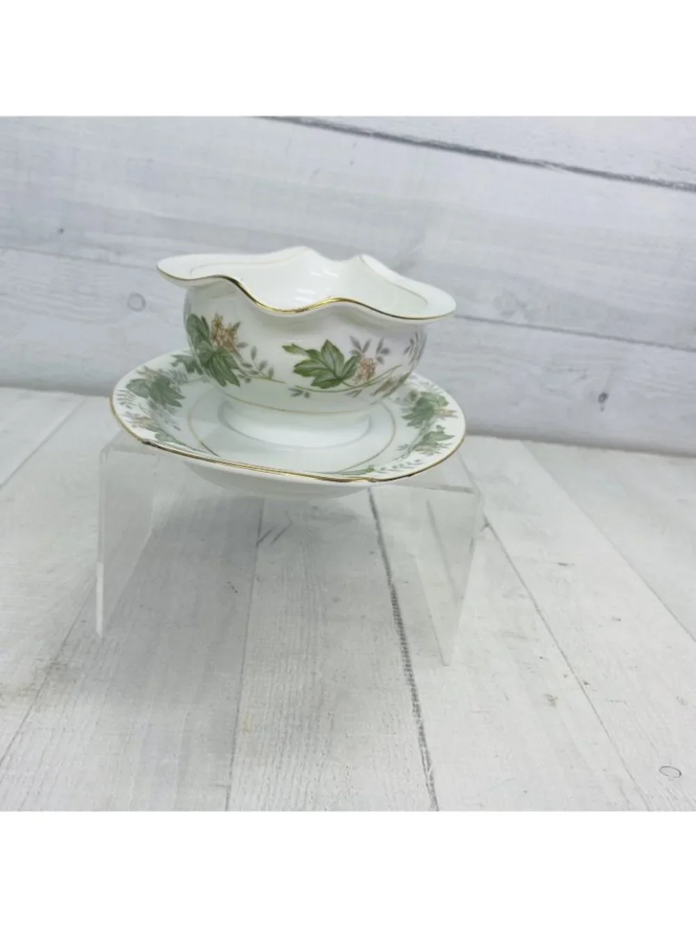 MCM Noritake DAPHNE 5312 Tan White Flower Gravy Boat With Attached Under Plate
